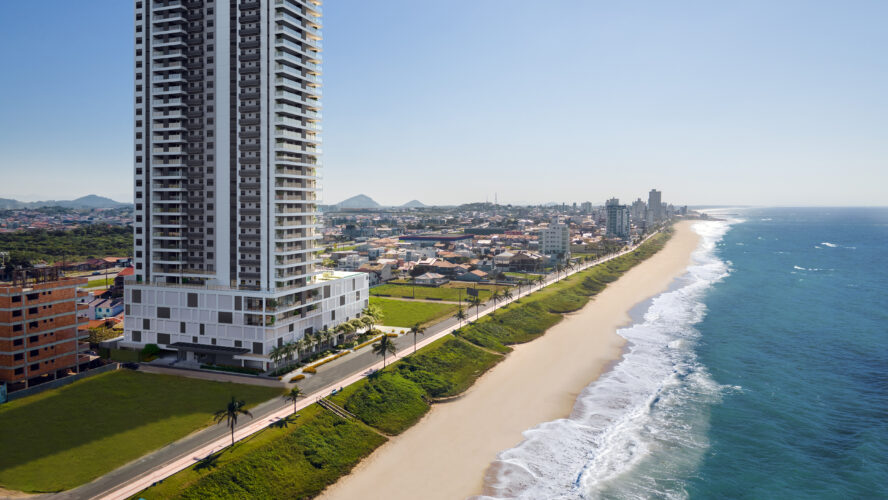 Quais são os principais atrativos do Farol da Barra Home Club?